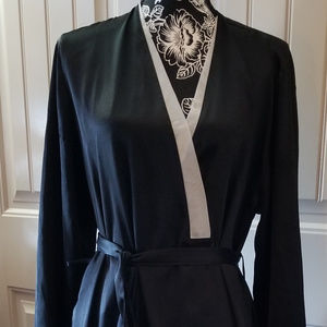 Jones & NY Black with White trim Satin Robe  L/XL